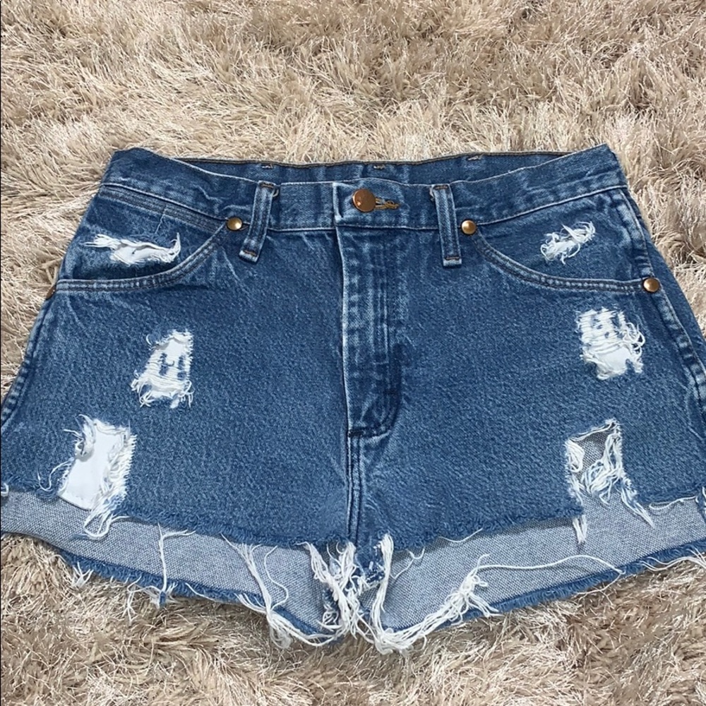 UO/WRANGLER JEAN SHORTS